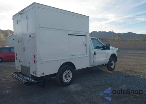 2015 Ford F-250 Xl z USA, uszkodzony, nr VIN 1FDBF2B60FED21631